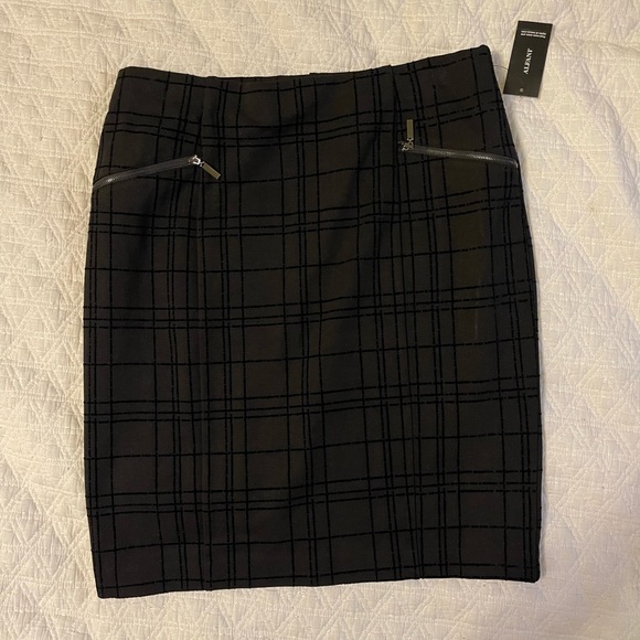 Alfani Dresses & Skirts - Alfani Black textured skirt. Size 12.  New with Tags!!